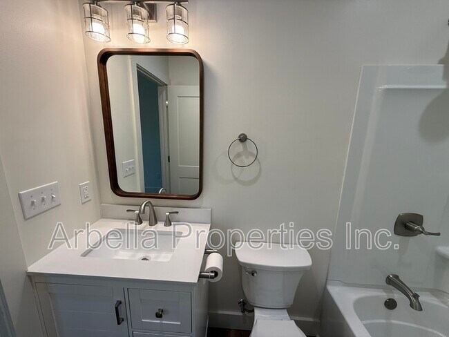 Building Photo - 829 Hamilton St