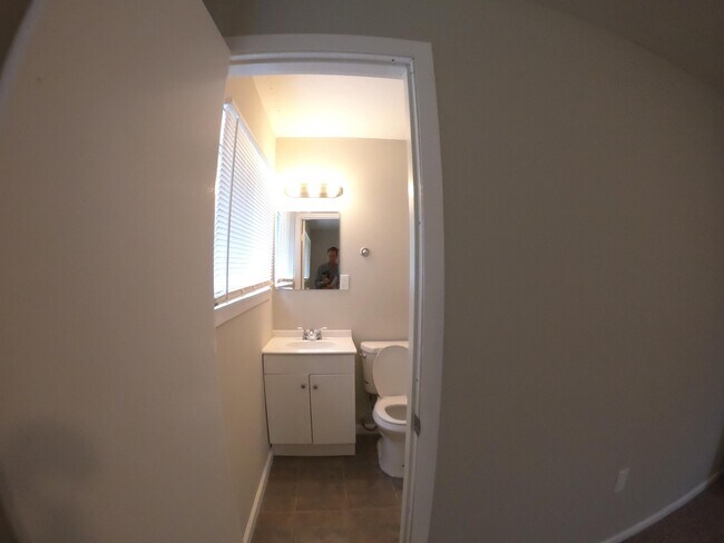 Building Photo - 3256 Suncrest Dr