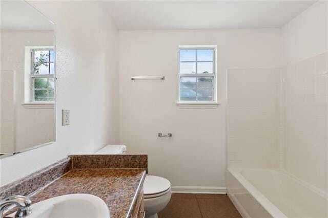 Building Photo - 811 Tricou St