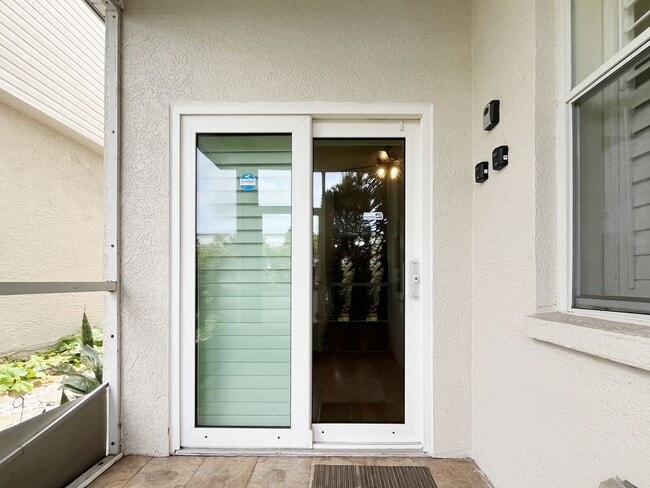 Building Photo - Spacious 4-Bedroom Townhome with Lake Views in Desirable Willow Lake Community