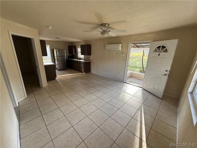 Building Photo - 3550 Viaduct Ln