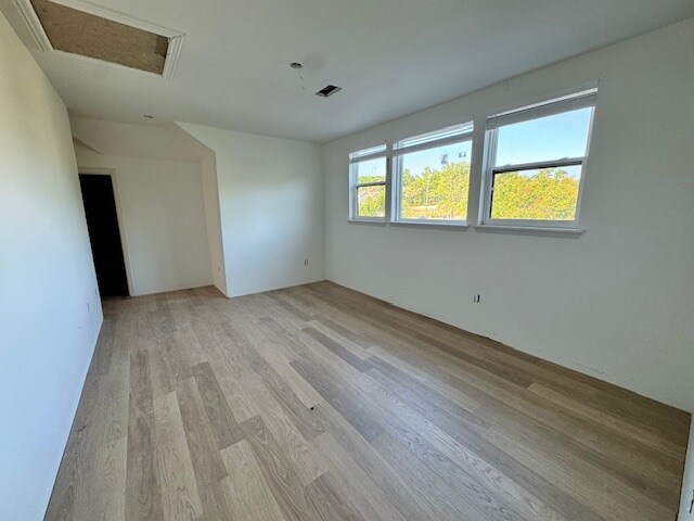 Building Photo - 1115 N Leverett Ave