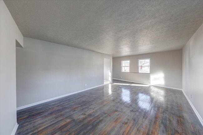 Building Photo - 1367 W Pruitt St