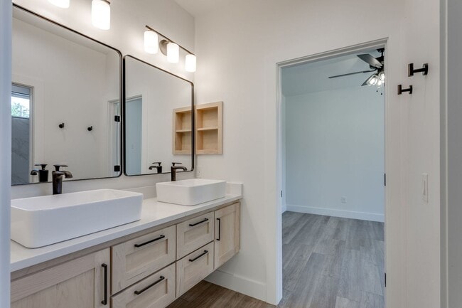 Building Photo - Warm, Modern & Welcoming — Beautiful 4 Bed, 3 Bath New Build