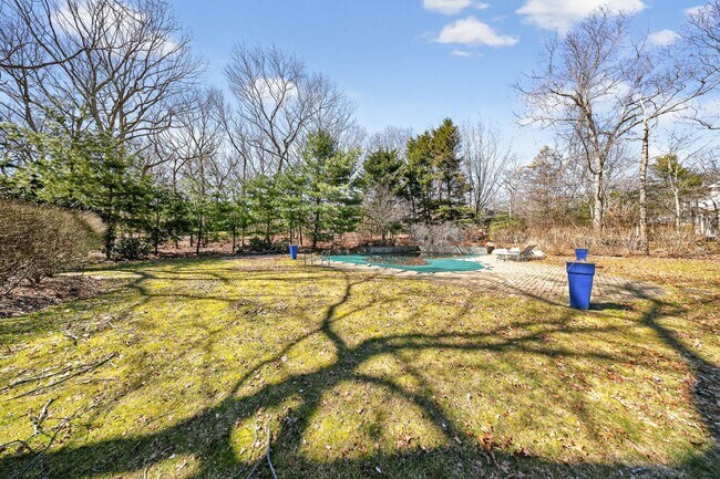 Building Photo - 150 Talmage Farm Ln