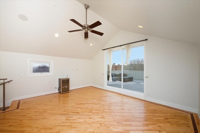 Building Photo - 1523 W Huron St