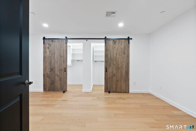 Building Photo - 179 Butternut St