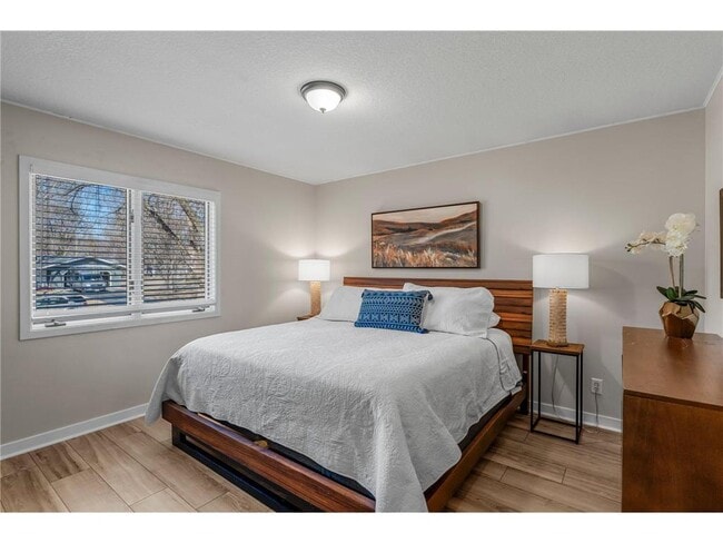 Building Photo - 540 Orchid Ln N