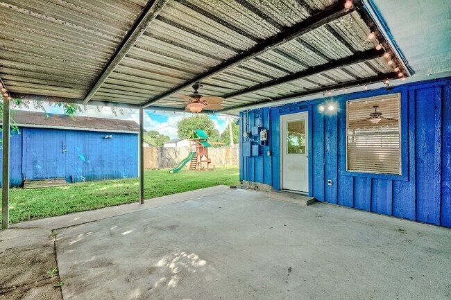 Building Photo - 215 34th St