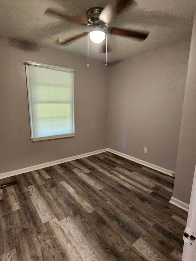 Building Photo - A GEM located close to Ft Benning