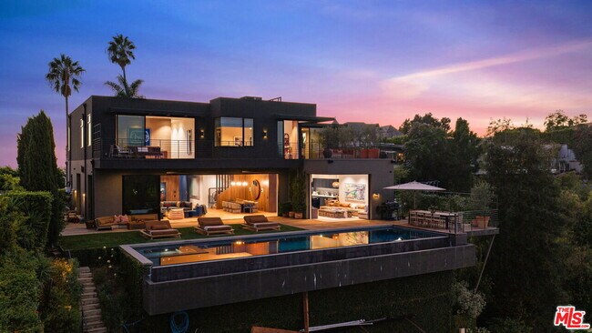 Building Photo - 1030 Somera Rd