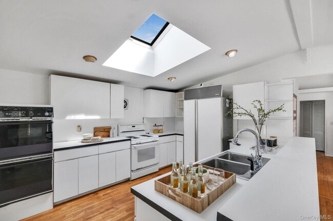 Building Photo - 15 Community Rd