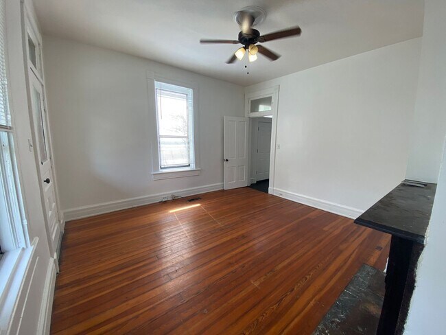 Building Photo - 451 Warner St