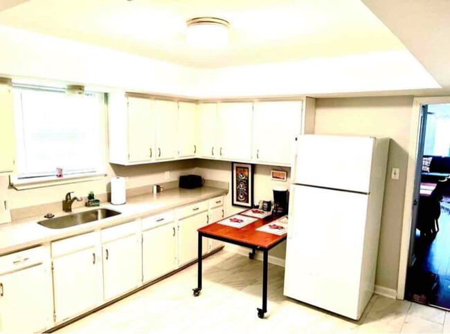 Building Photo - 1245 Kerlerec St