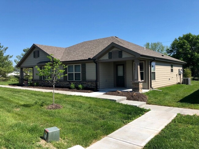 Primary Photo - Newer 2 Bed 2 Car Attached Villa in Blue S...
