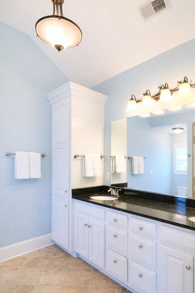 Building Photo - 2198 Balclutha Ln