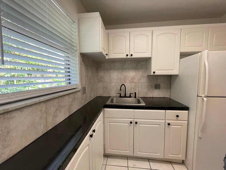 Building Photo - 6030 SW 32nd St