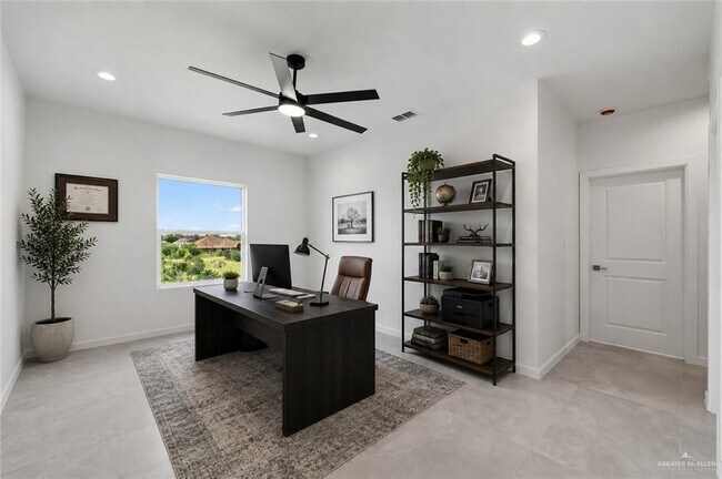 Building Photo - 2708 E Solar Dr
