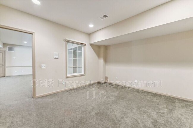 Building Photo - 44 Equestrian Way