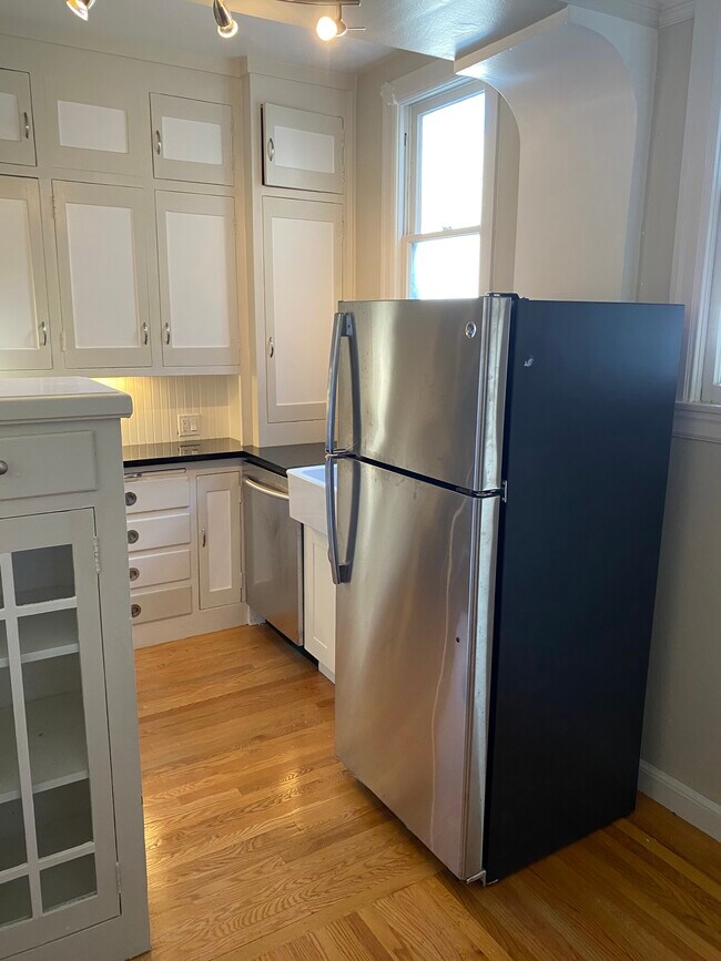 Building Photo - 741 14th St