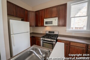 Building Photo - 622 W Russell Pl