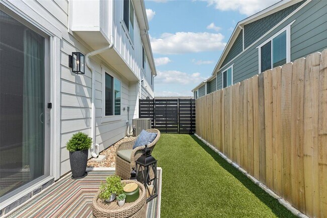 Building Photo - 7603 Strong Bow Ct