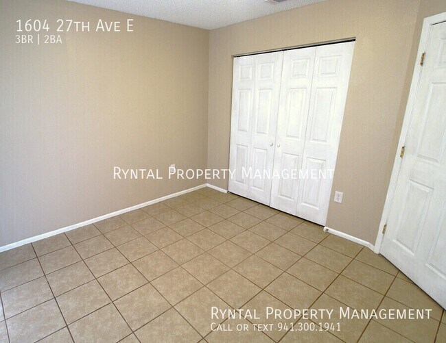 Building Photo - 1604 27th Ave E