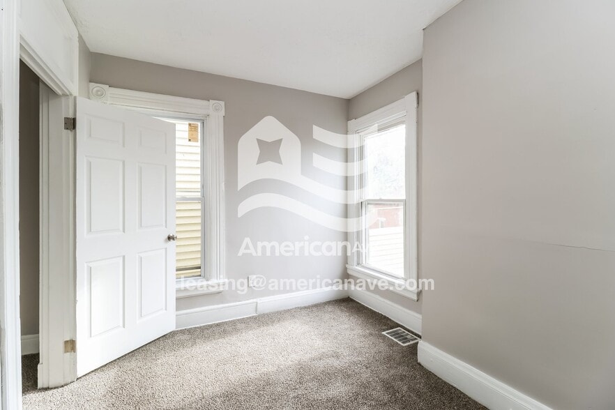 Building Photo - 29 E 13th St