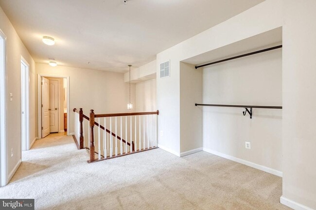 Building Photo - Welcome to Observation Drive! This lovely 3bd 2.5bth home is ready and waiting for you.