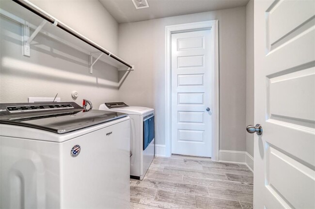 Building Photo - 19500 Summit Glory Trl