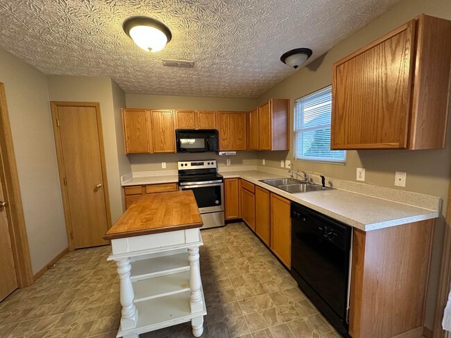 Building Photo - 135 Saratoga St