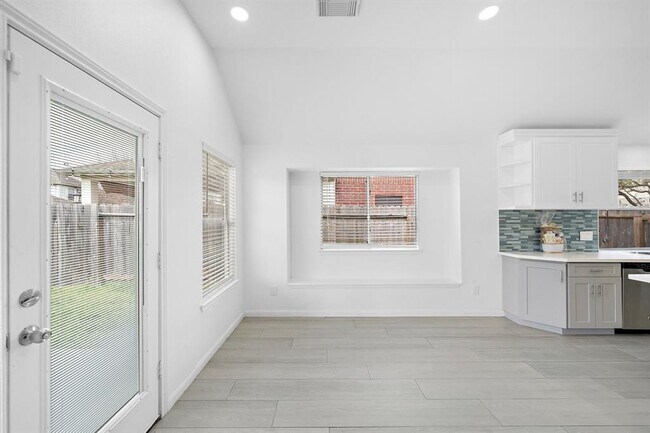 Building Photo - 17527 W Copper Lakes Dr