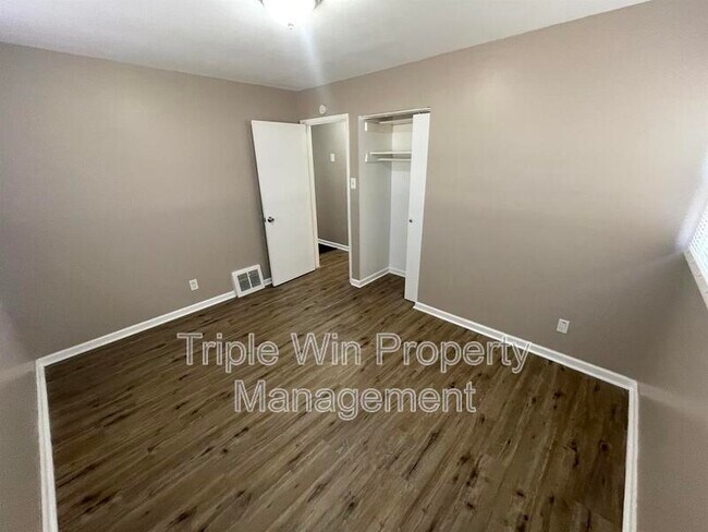 Building Photo - 360 Shepley Dr