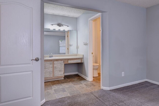 Building Photo - Updated Kiln Creek Home