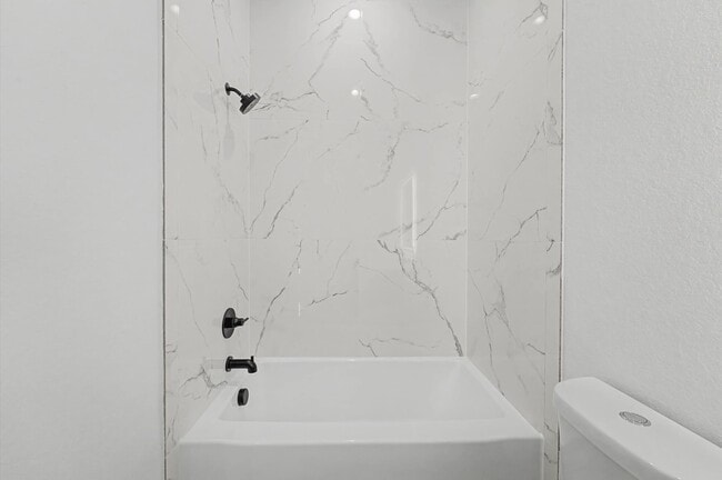 Building Photo - 5034 Pershing St