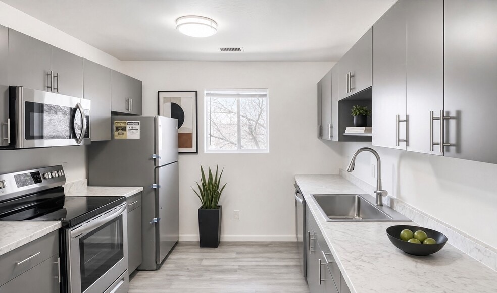 Kitchen - 701 Campbell St