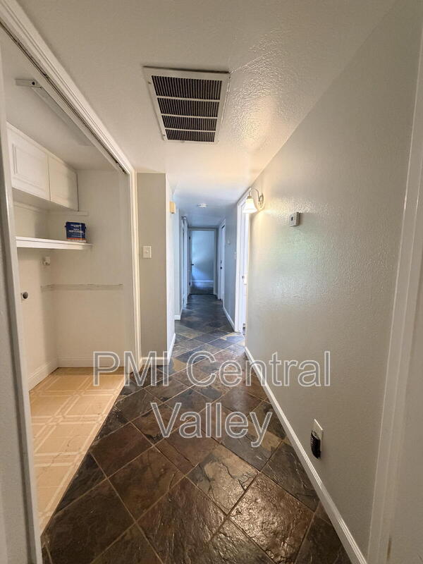 Building Photo - 3440 W Benjamin Holt Dr