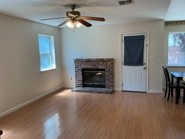 Building Photo - 8852 Gemwood Way