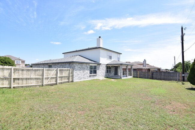 Building Photo - 2200 Riley Dr