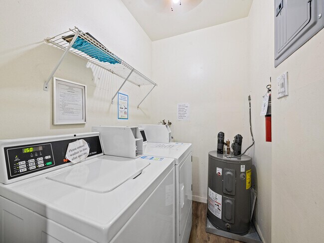 Building Photo - 1 Jacaranda Country Club Dr