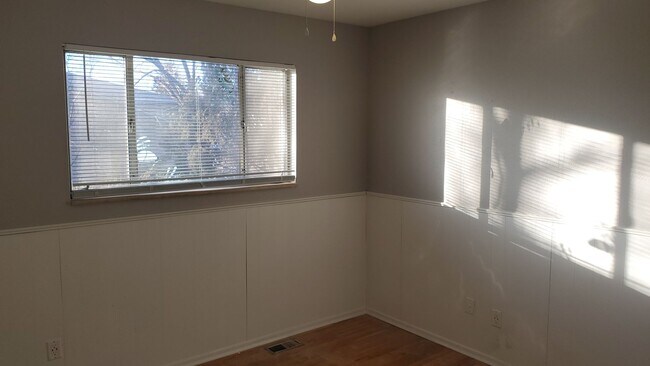 Building Photo - KING2701