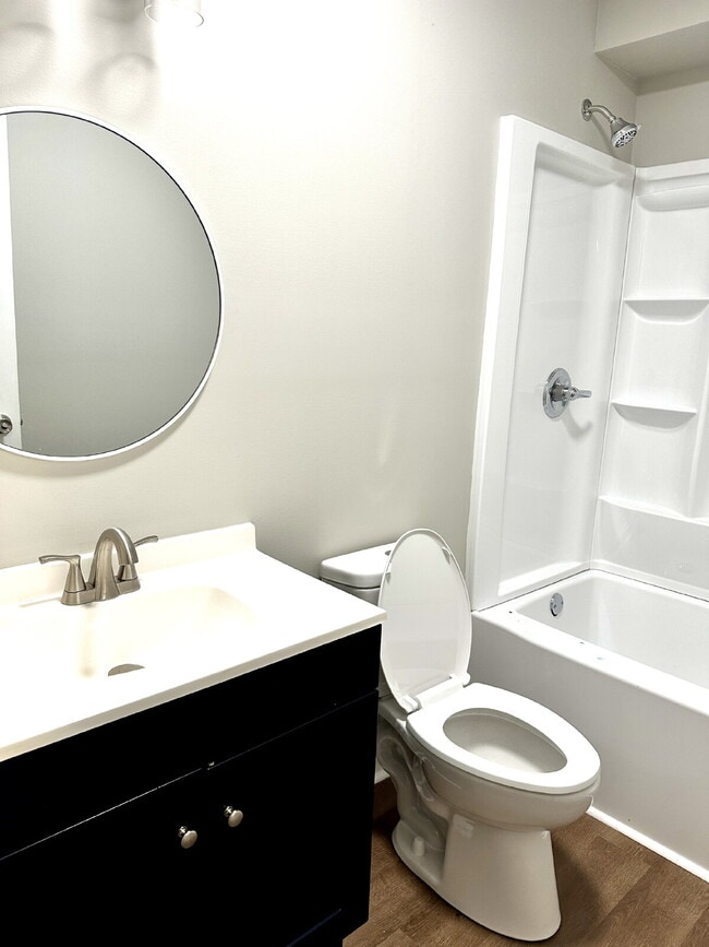Building Photo - Move-In Ready Room Rental - PRIVATE BATH – No Deposit, Quick Approvals!