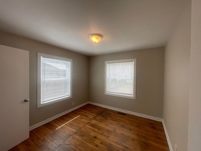 Building Photo - 2044 S Hampton Ave