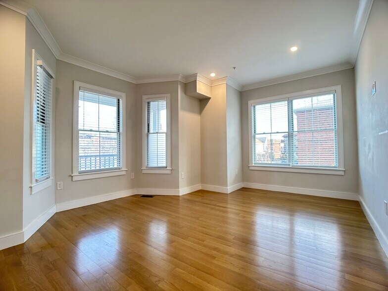 Building Photo - 17 Greylock Rd