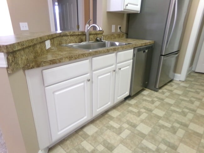 Building Photo - 2065 Silvercrest Dr