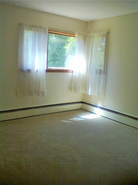 Building Photo - 1420 W Koch St