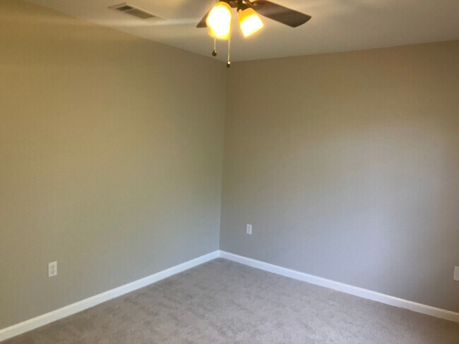 Building Photo - 2 Bedroom / 2.5 Bathroom @ Brighton Bay