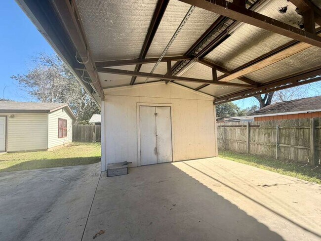 Building Photo - Charming rental home in Southeast San Antonio!