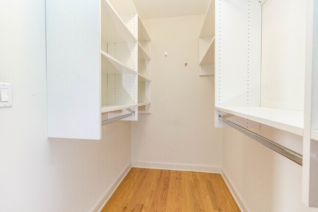 Building Photo - 4810 N Lavergne Ave