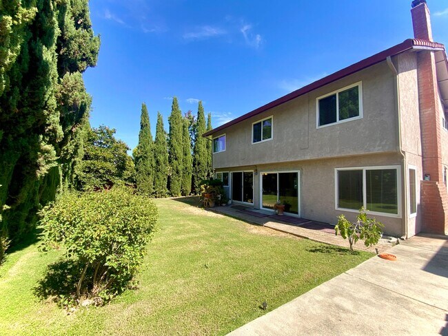 Building Photo - Spacious 4-bedroom home with Bonus Loft located in Union City! – Beautiful Backyard!